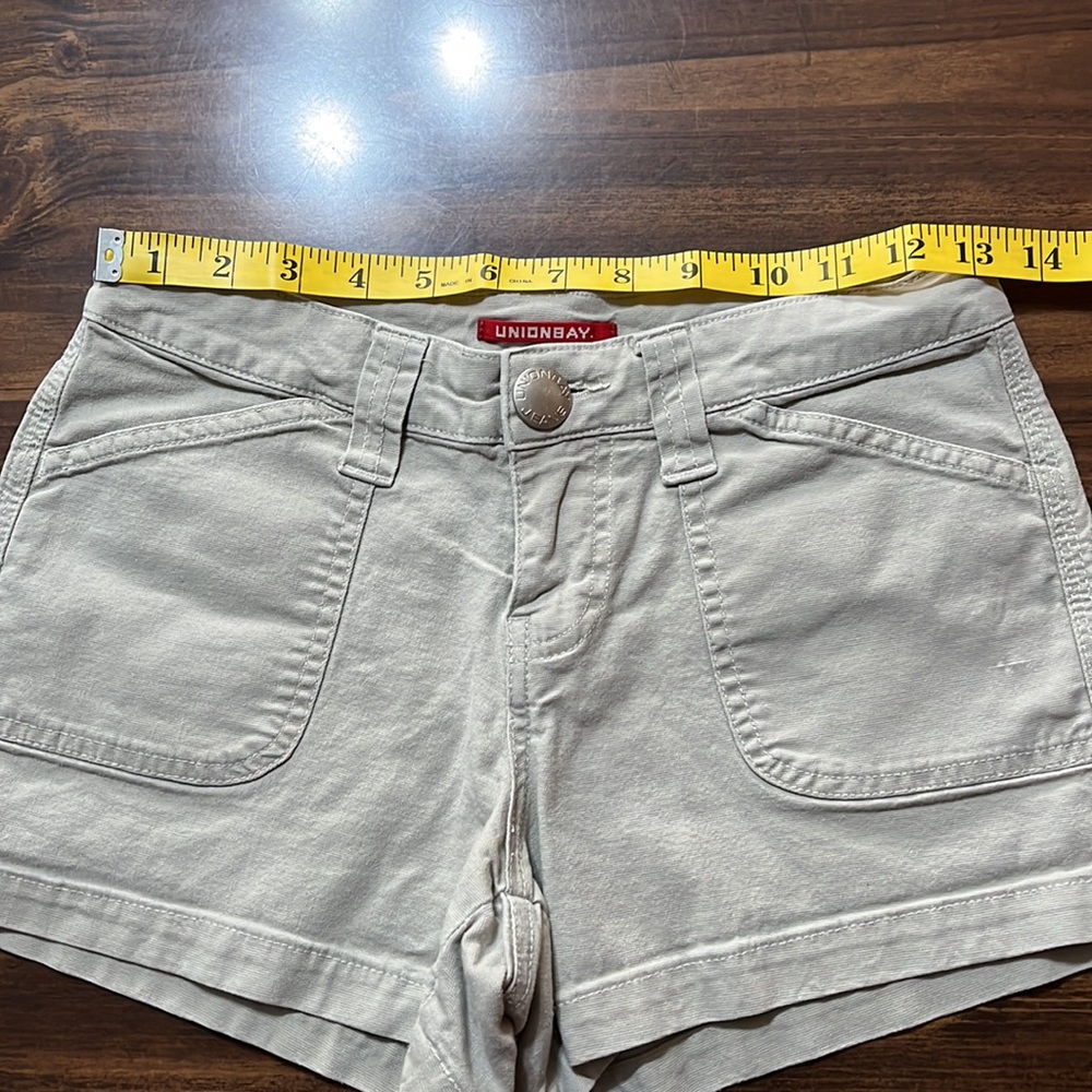 Unionbay khaki shorts size 3 - Picture 10 of 12